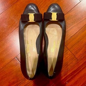 Dark Navy Blue/Black Ferragamo Ballet Flats with Gold Embellished Bow 7.5